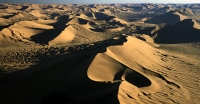 巴丹吉林沙漠群峰