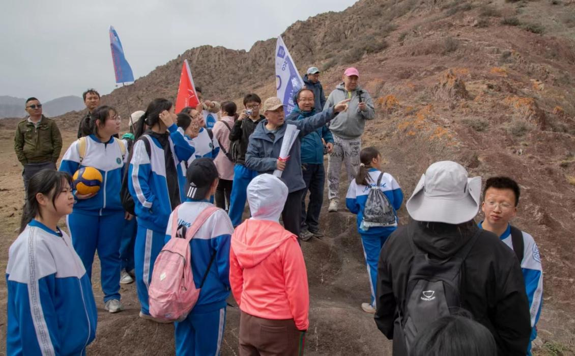 Alxa Desert UNESCO Global Geopark Launches "Exploring Geological Wonders, Embarking on an Extraordinary Journey"Science Education Tour